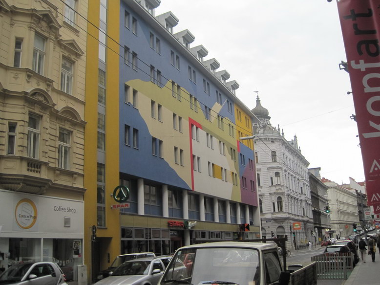 Разноцветный дом в Вене
