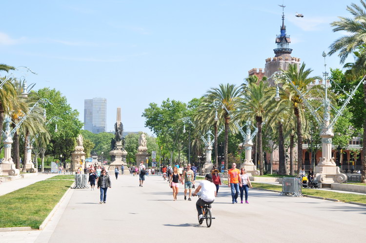 Дорога от Триумфальной арки к парку Цитаделла, Барселона