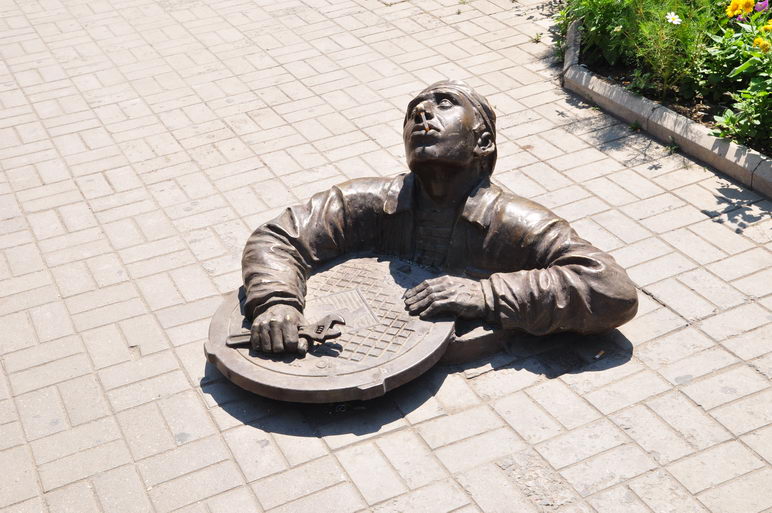 Памятник сантехнику, Бердянск
