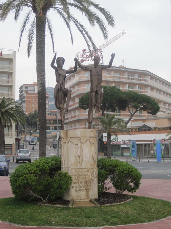 Памятник танцующим сардану, Лльорет де Мар