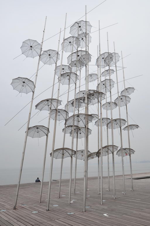 Скульптура Зонты на набережной Салоники