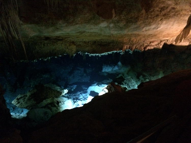 подземная река в Cuevas del drach, Мальорка
