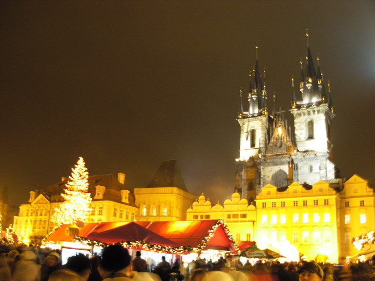 Тынский храм в новогоднюю ночь, Прага