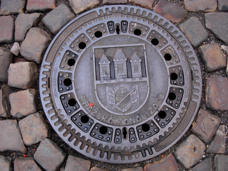 Канализационный люк в Праге