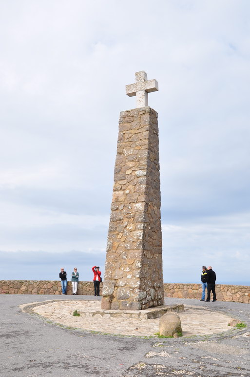 Памятник-крест на мысе Рока