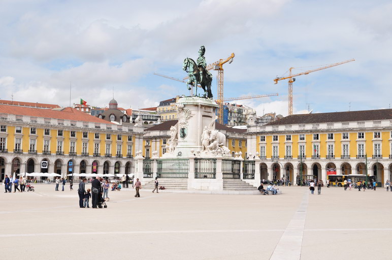 Памятник Жозе I, Лиссабон, Дворцовая площадь