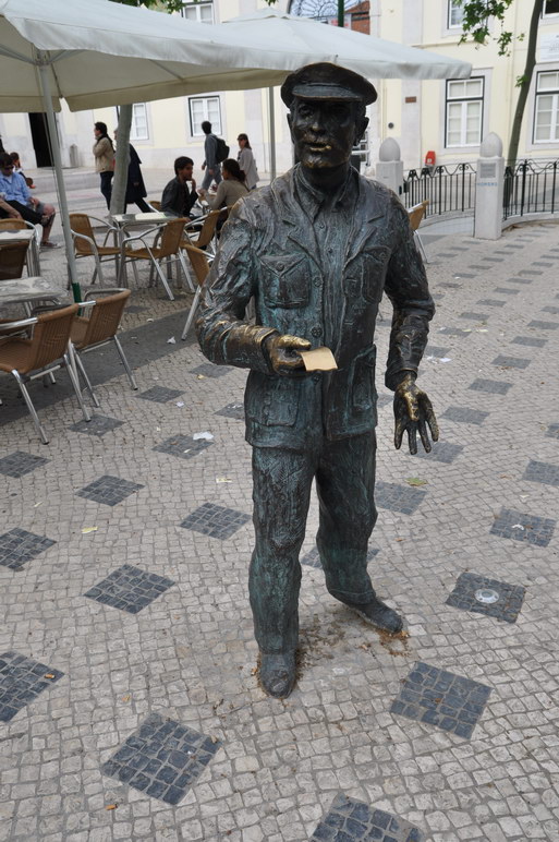 Памятник мужику с билетом, Лиссабон