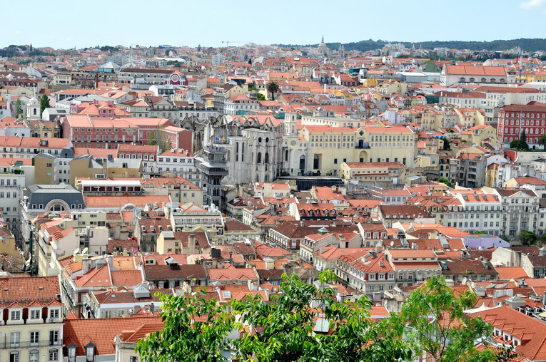 Лиссабон, лифт Санта Хуста и Кармелитский монастырь