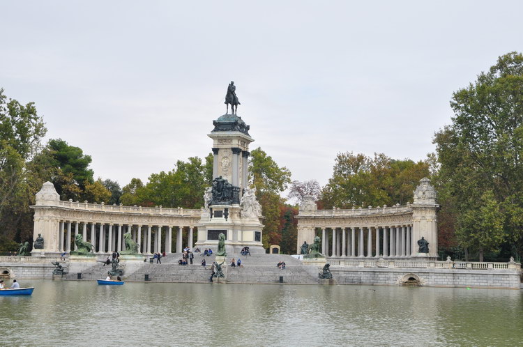 Памятник Альфонсо XII в парке Ретиро, Мадрид